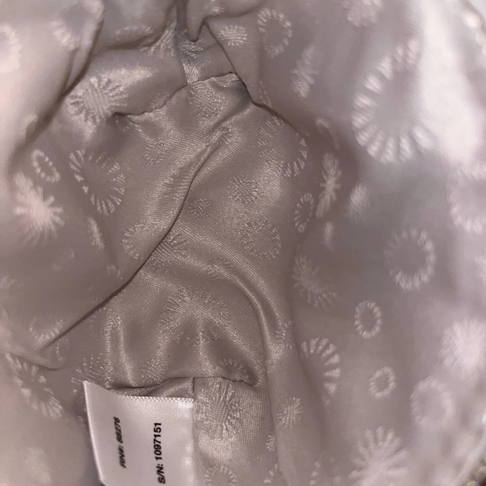 UGG AUSTRALIA Leather Key - Picture 5 of 5